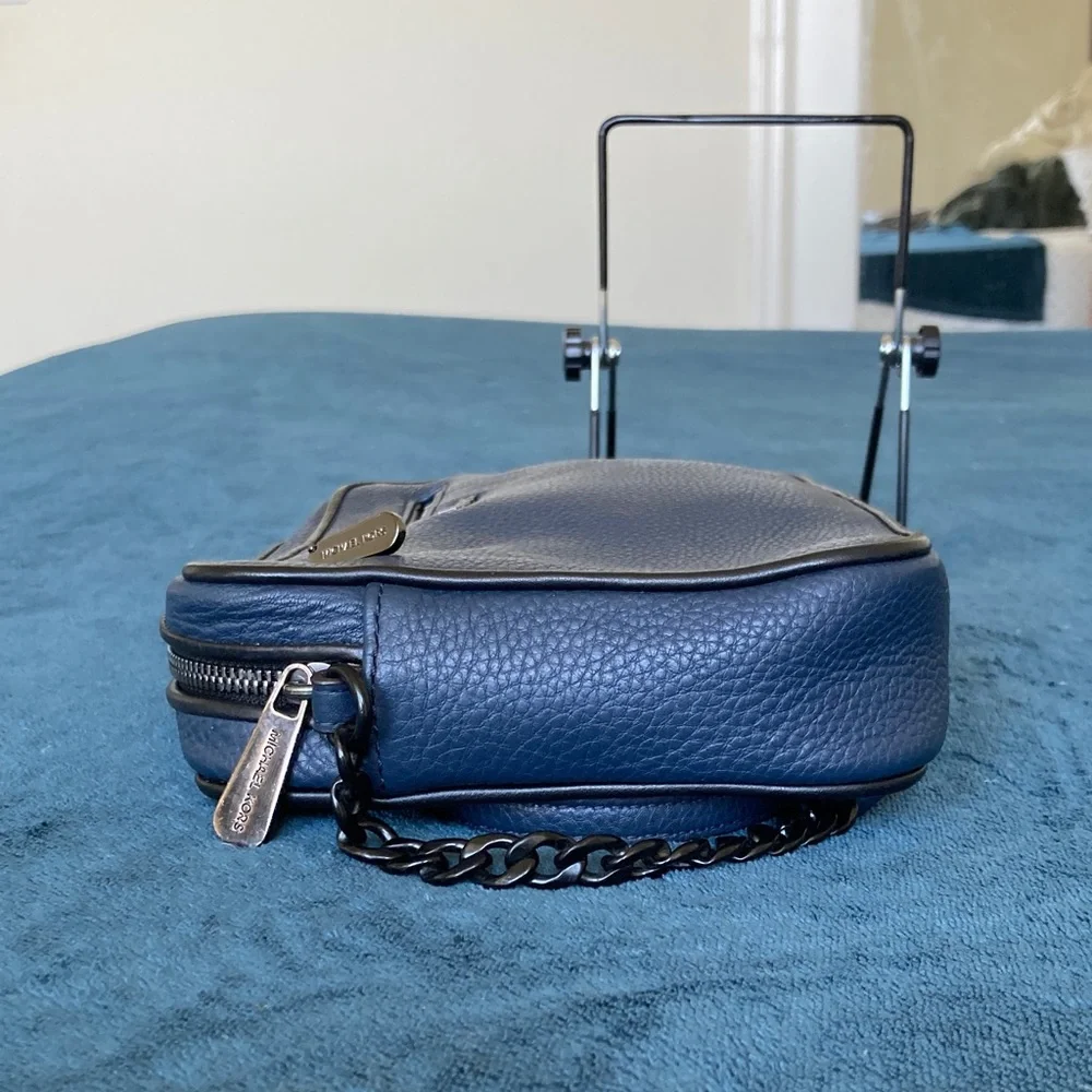 Micheal Kors Jet Set pebbled leather Navy blue Crossbody Bag gun metal hardware